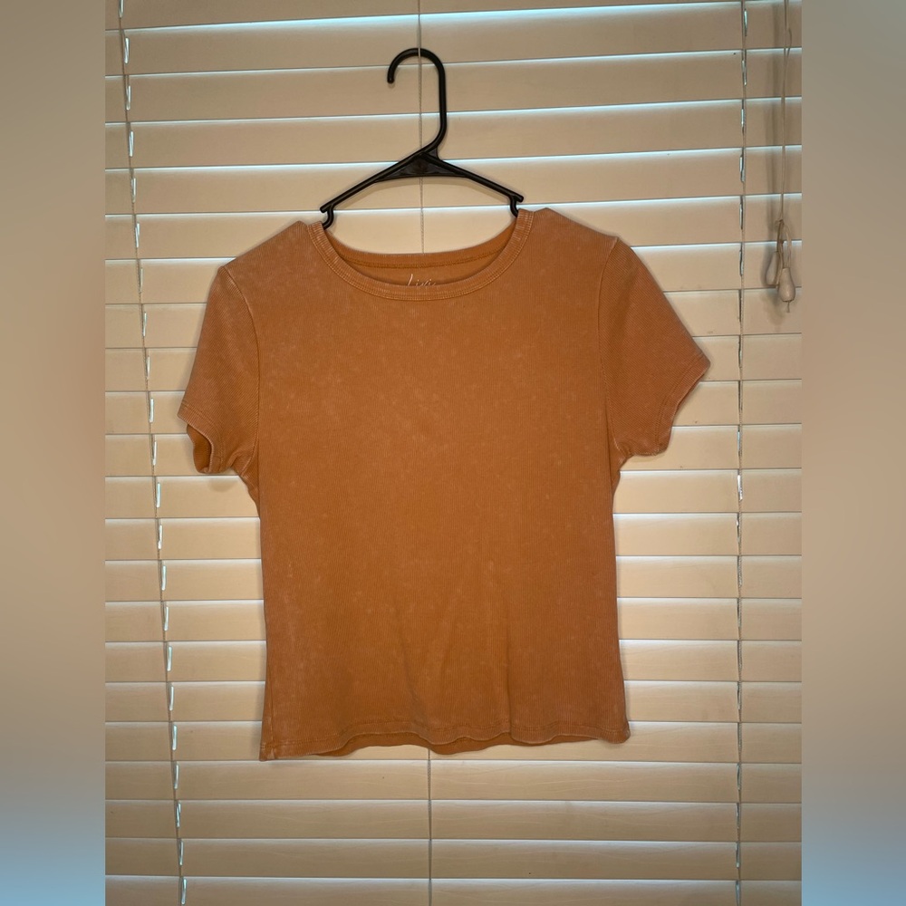 Tan tee